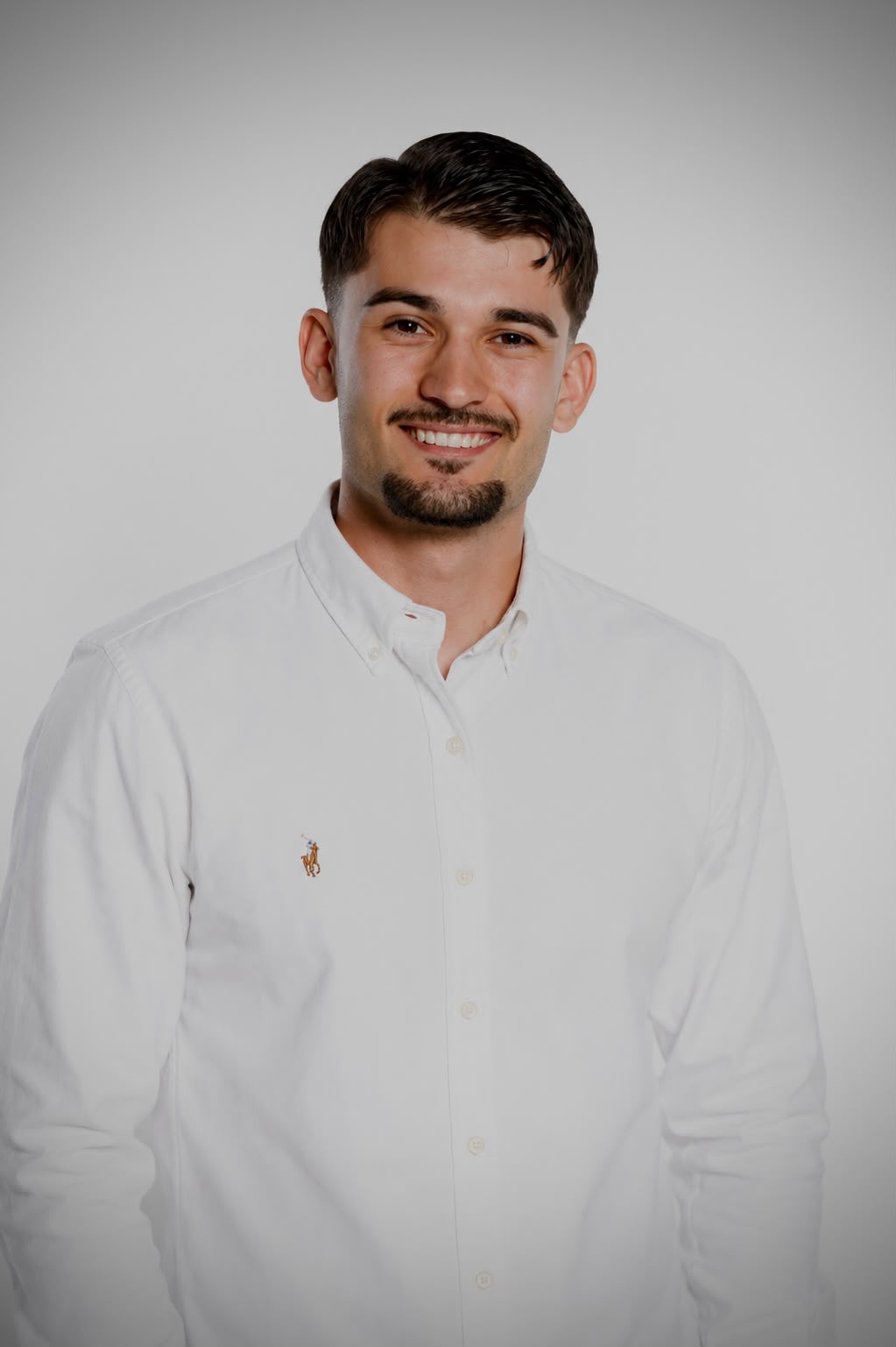 Jon Ilazi, Ansprechperson bei Wayne Partners